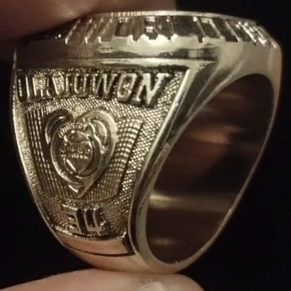 HAKEEM OLAJUWON SIZE 11 BACK TO BACK 1995 ROCKETS NBA CHAMPION RING,BOX & POSTER - Picture 12 of 17